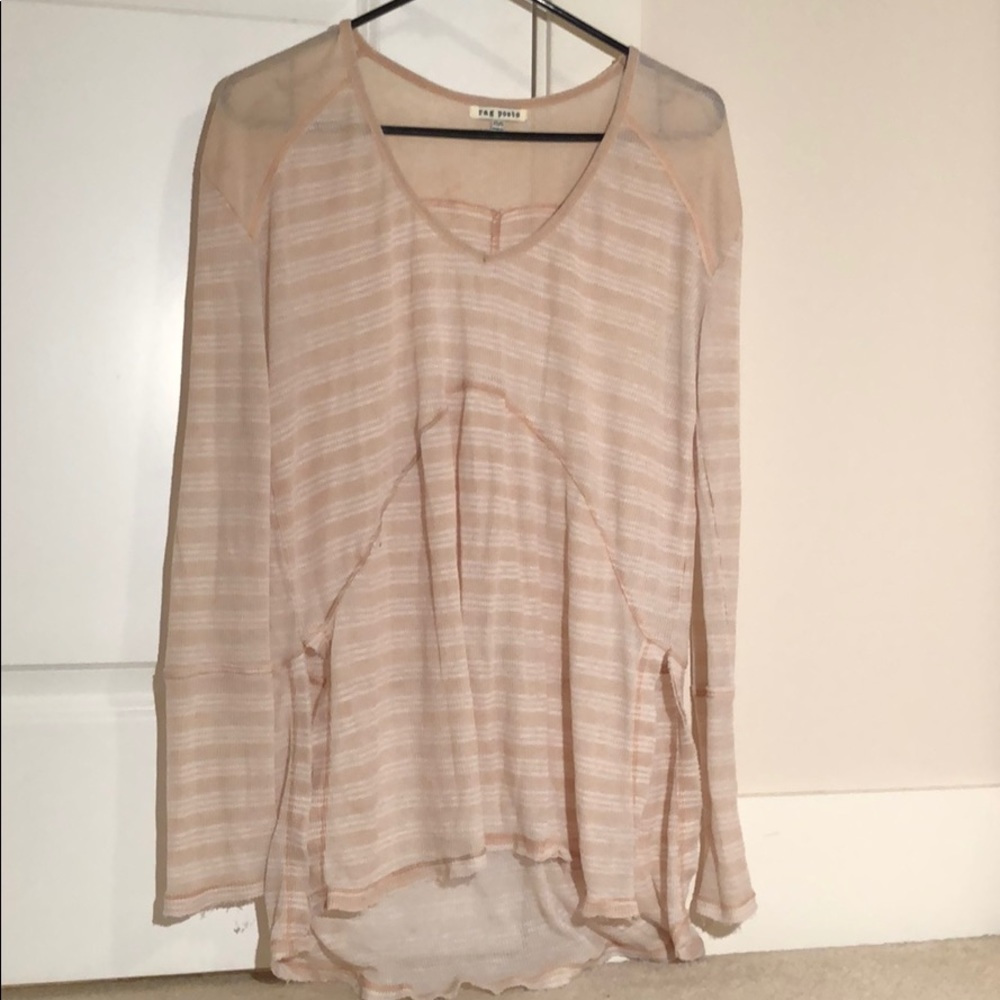 Striped long sleeve top.